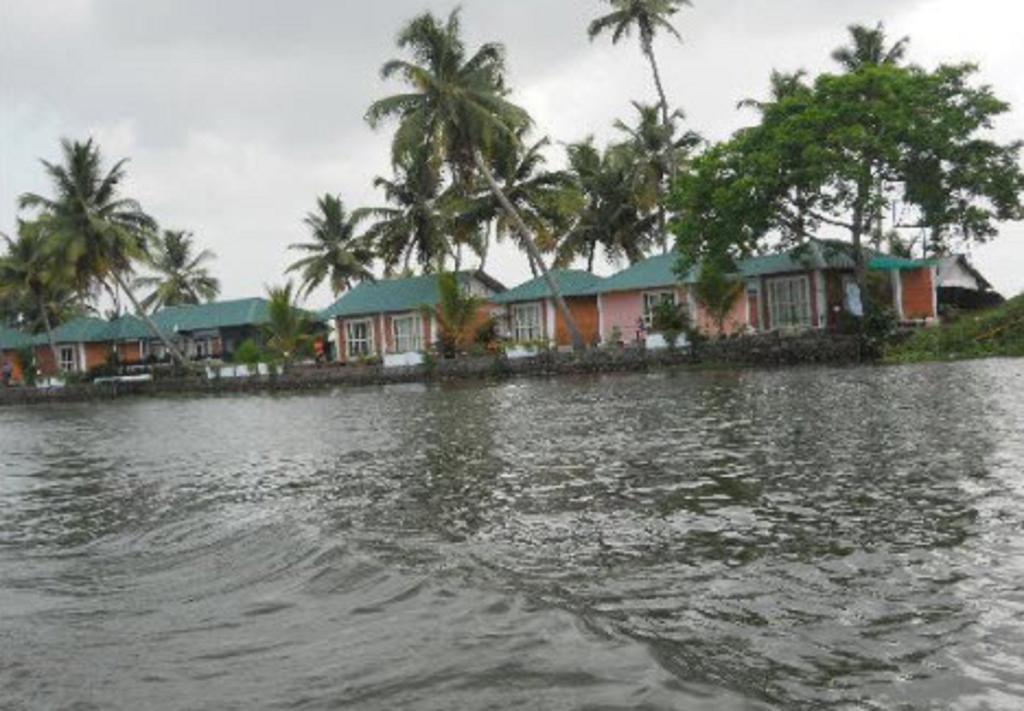 Riverine Resort Alappuzha Exterior photo